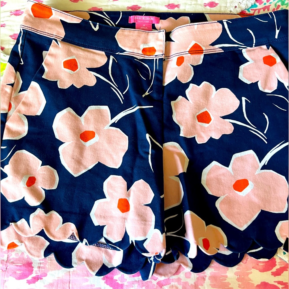Isaac Mizrahi scalloped shorts size 10